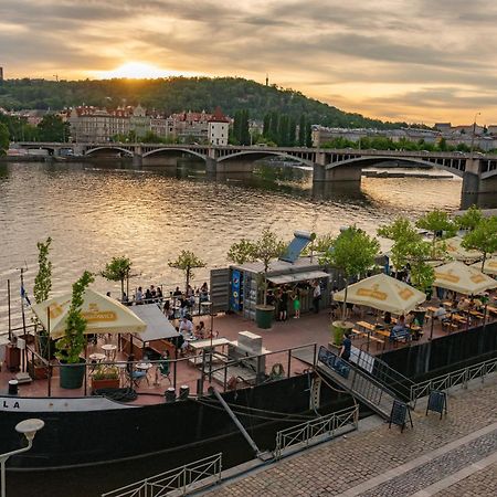 Cozy Homestay At Andel Прага Екстериор снимка